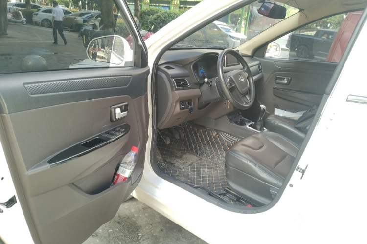 Used Dongfeng Fengon 330 2019 1.5L 330S Manual Comfort Version China VI Standard Driver Seat