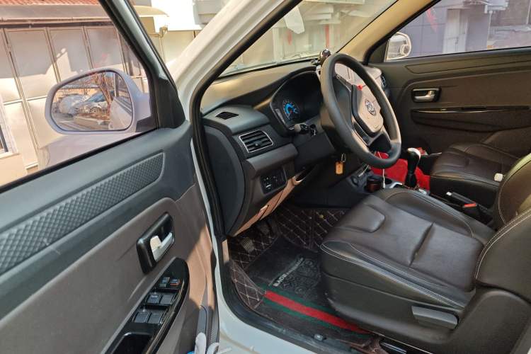 Used Dongfeng Fengon 330 2019 1.5L 330S Manual Comfort Version China VI Standard Driver Seat