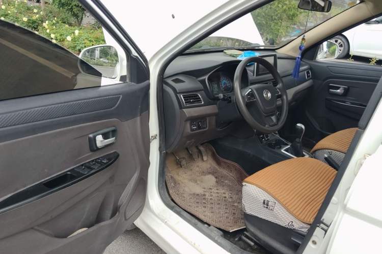 Used Dongfeng Fengon 330 2019 1.5L 330S Manual Luxury Edition China VI Standard Driver Seat