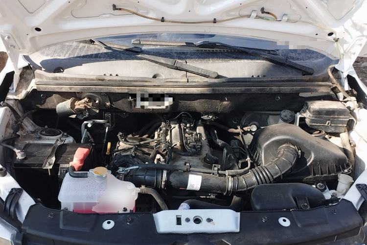Used Dongfeng Fengon 330 2019 1.5L 330S Manual Luxury Van China VI Standard Engine Bay