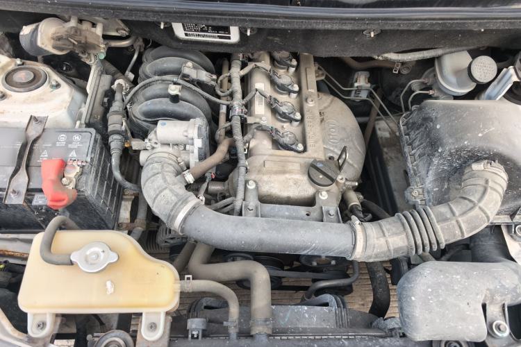 Used Dongfeng Fengon 330 2019 1.5L 330S Manual Comfort Version China VI Standard Engine Bay