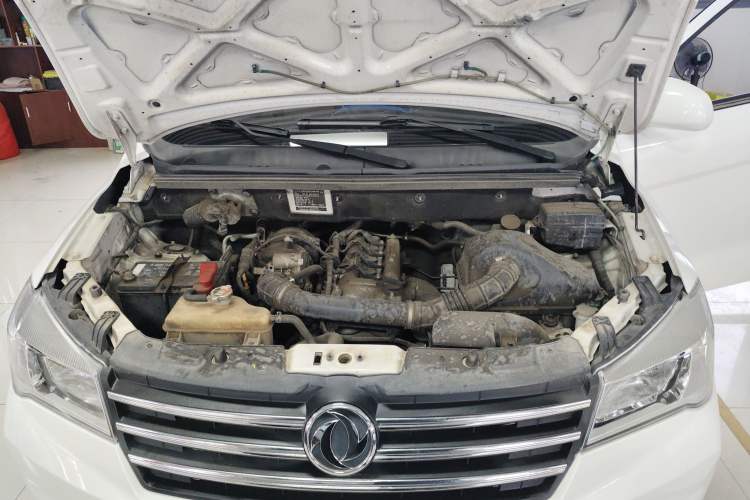 Used Dongfeng Fengon 330 2019 1.5L 330S Manual Comfort Version China VI Standard Engine Bay