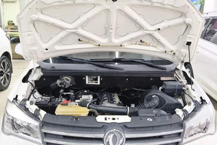 Used Dongfeng Fengon 330 2019 1.5L 330S Manual Comfort Version China VI Standard Engine Bay