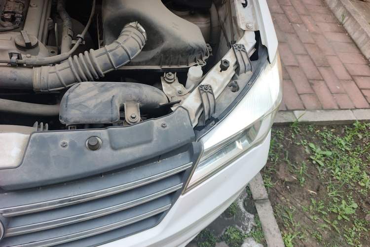 Used Dongfeng Fengon 330 2019 1.5L 330S Manual Luxury Van China VI Standard Engine Bay Left