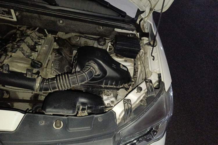 Used Dongfeng Fengon 330 2019 1.5L 330S Manual Comfort Version China VI Standard Engine Bay Left