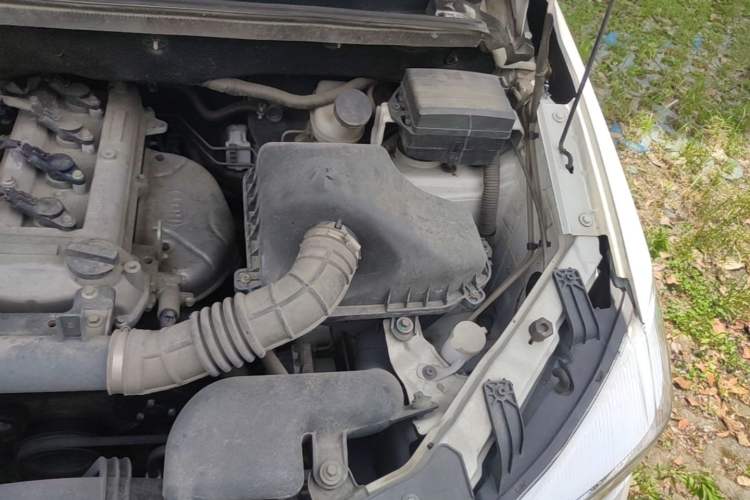 Used Dongfeng Fengon 330 2019 1.5L 330S Manual Comfort Version China VI Standard Engine Bay Left