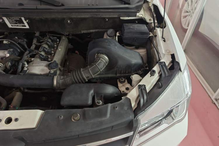 Used Dongfeng Fengon 330 2019 1.5L 330S Manual Comfort Version China VI Standard Engine Bay Left
