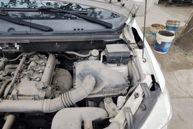 Used Dongfeng Fengon 330 2019 1.5L 330S Manual Comfort Version China VI Standard Engine Bay Left