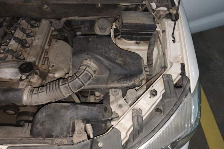 Used Dongfeng Fengon 330 2019 1.5L 330S Manual Comfort Version China VI Standard Engine Bay Left