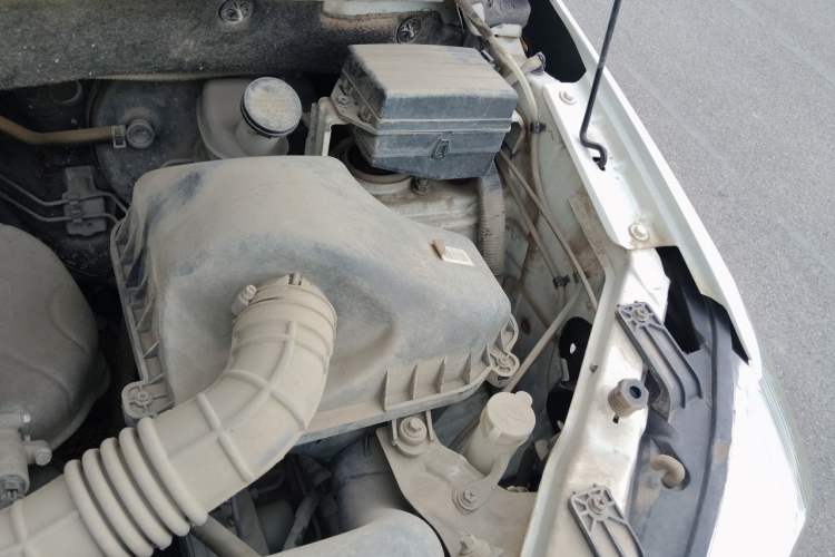 Used Dongfeng Fengon 330 2019 1.5L 330S Manual Luxury Edition China VI Standard Engine Bay Left