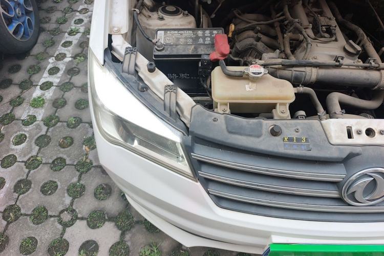 Used Dongfeng Fengon 330 2019 1.5L 330S Manual Luxury Van China VI Standard Engine Bay Right