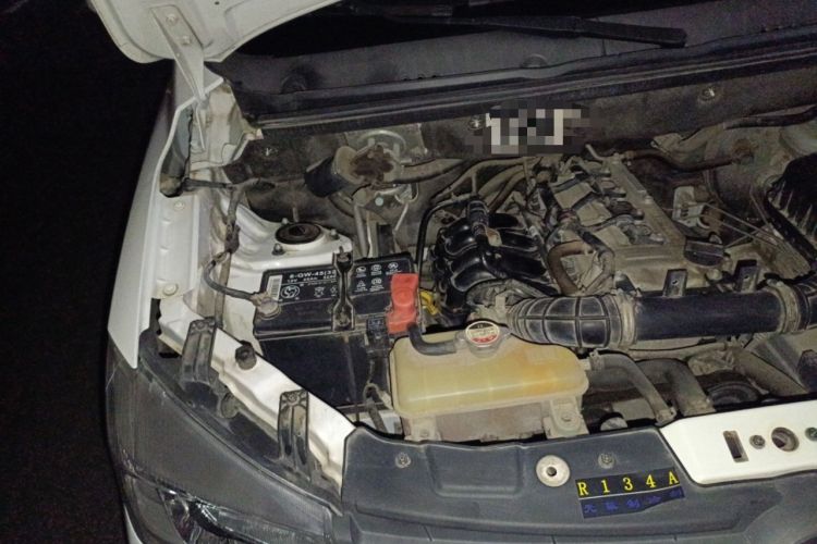Used Dongfeng Fengon 330 2019 1.5L 330S Manual Comfort Version China VI Standard Engine Bay Right