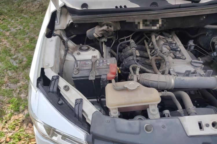 Used Dongfeng Fengon 330 2019 1.5L 330S Manual Comfort Version China VI Standard Engine Bay Right