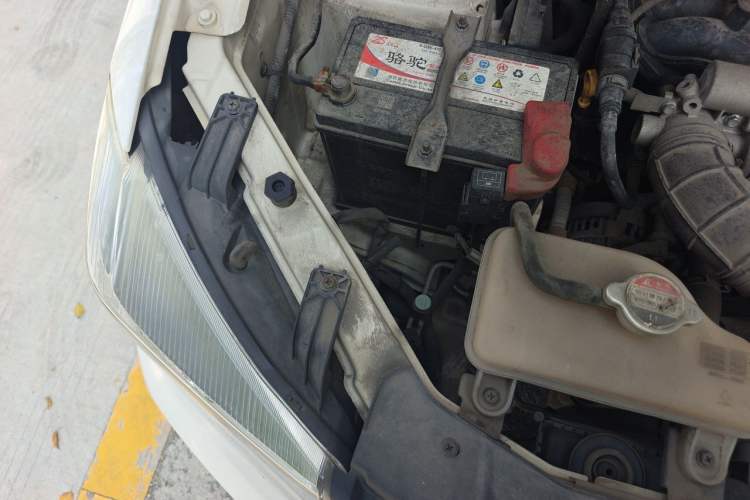 Used Dongfeng Fengon 330 2019 1.5L 330S Manual Comfort Version China VI Standard Engine Bay Right