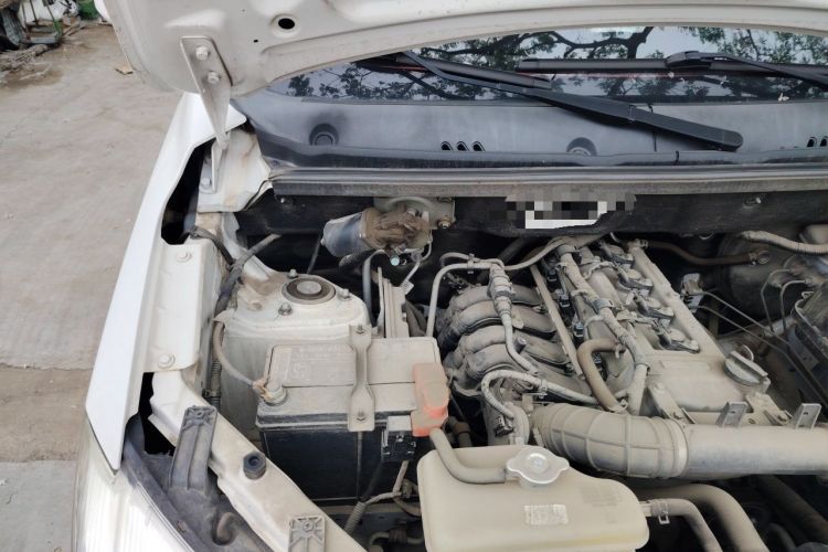 Used Dongfeng Fengon 330 2019 1.5L 330S Manual Comfort Version China VI Standard Engine Bay Right