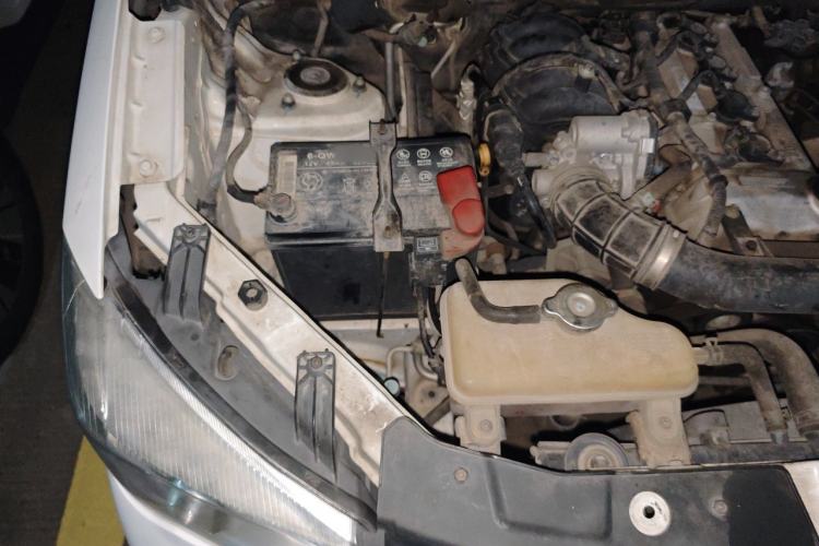 Used Dongfeng Fengon 330 2019 1.5L 330S Manual Comfort Version China VI Standard Engine Bay Right