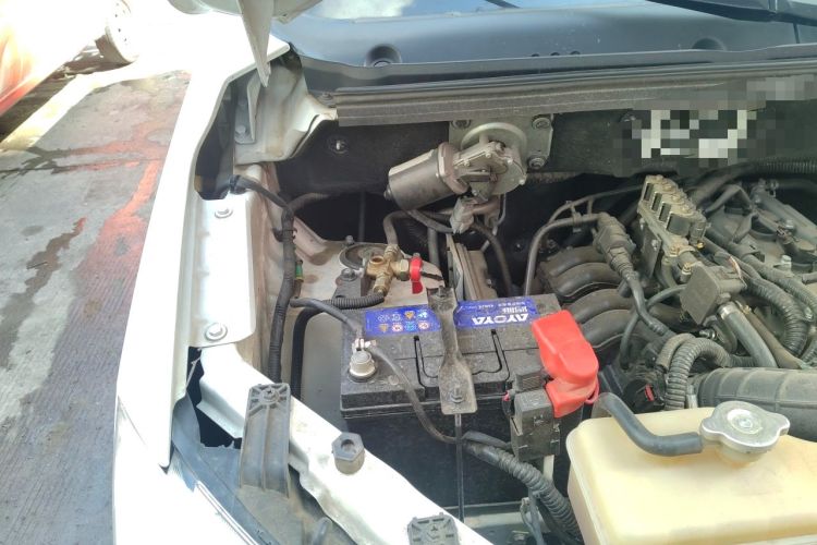 Used Dongfeng Fengon 330 2019 1.5L 330S Manual Comfort Version China VI Standard Engine Bay Right