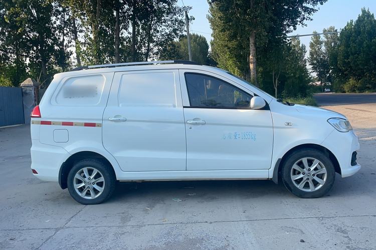 Used Dongfeng Fengon 330 2019 1.5L 330S Manual Luxury Van China VI Standard Exterior 3