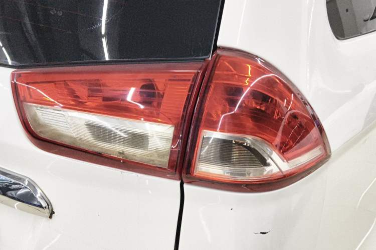 Used Dongfeng Fengon 330 2019 1.5L 330S Manual Comfort Version China VI Standard Exterior 3