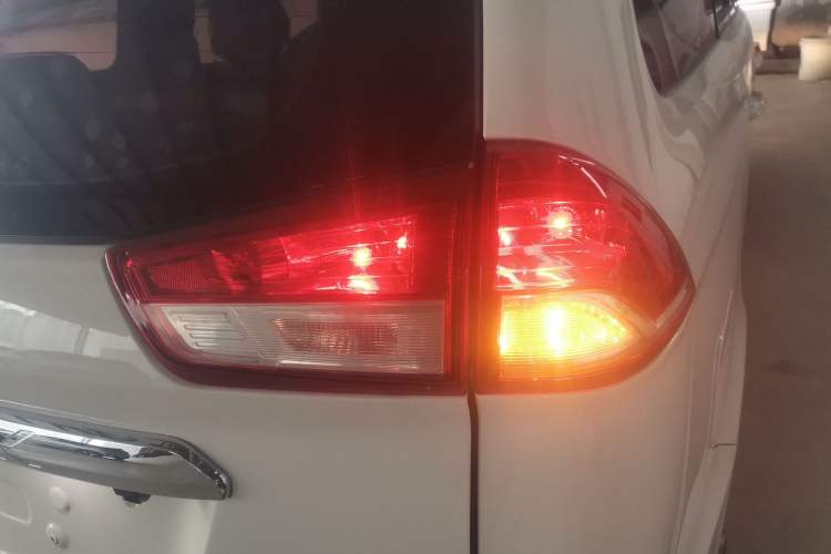 Used Dongfeng Fengon 330 2019 1.5L 330S Manual Comfort Version China VI Standard Exterior 6