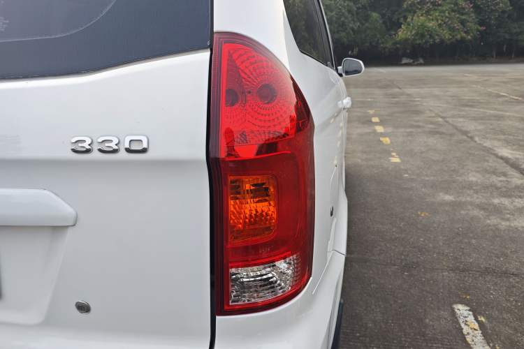 Used Dongfeng Fengon 330 2019 1.5L Manual Practical II China VI Exterior 6