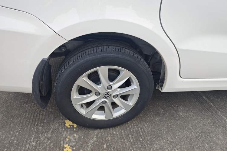 Used Dongfeng Fengon 330 2019 1.5L Manual Practical II China VI Exterior 8