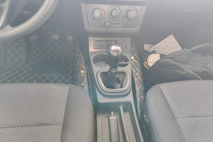 Used Dongfeng Fengon 330 2019 1.5L Manual Practical II China VI Gear Lever
