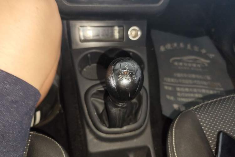 Used Dongfeng Fengon 330 2019 1.5L Manual Utility Grade I China VI Gear Lever