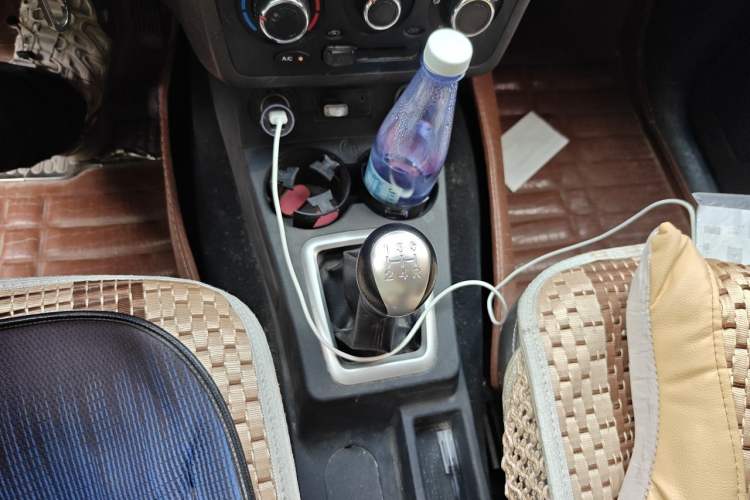 Used Dongfeng Fengon 330 2019 1.5L 330S Manual Comfort Version China VI Standard Gear Lever