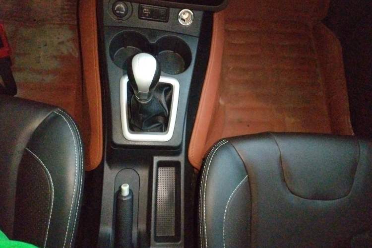 Used Dongfeng Fengon 330 2019 1.5L 330S Manual Comfort Version China VI Standard Gear Lever