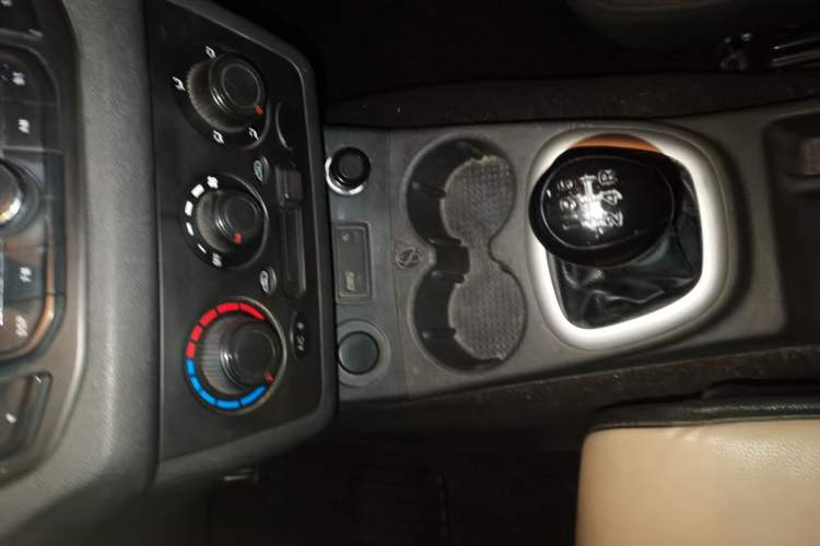 Used Dongfeng Fengon 330 2019 1.5L 330S Manual Luxury Van China VI Standard Gear Lever