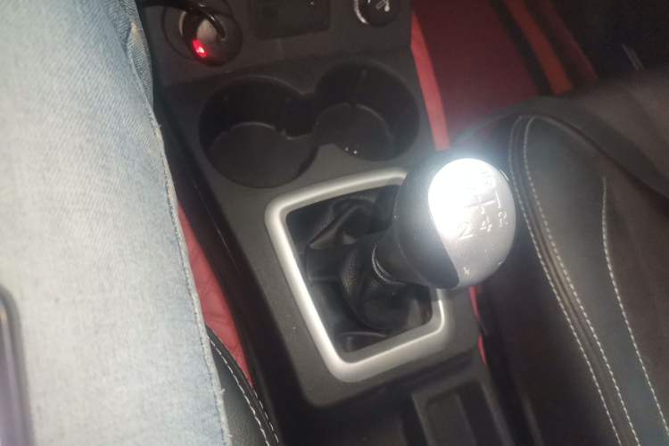 Used Dongfeng Fengon 330 2019 1.5L 330S Manual Comfort Version China VI Standard Gear Lever