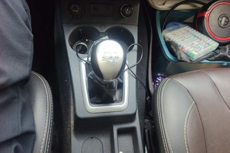 Used Dongfeng Fengon 330 2019 1.5L 330S Manual Comfort Version China VI Standard Gear Lever
