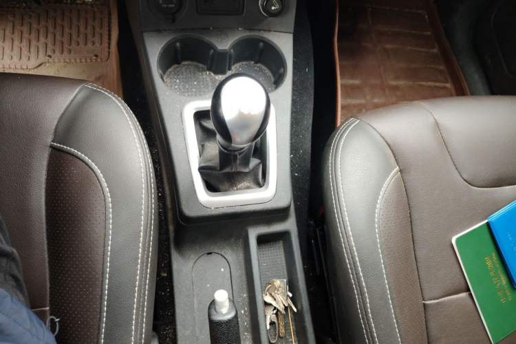 Used Dongfeng Fengon 330 2019 1.5L 330S Manual Comfort Version China VI Standard Gear Lever