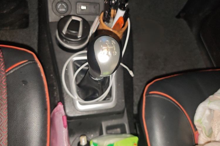 Used Dongfeng Fengon 330 2019 1.5L 330S Manual Comfort Version China VI Standard Gear Lever