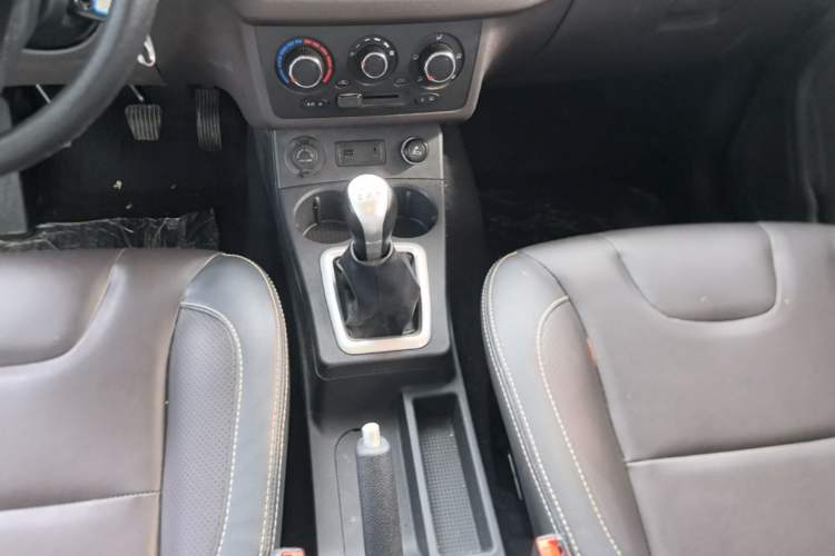 Used Dongfeng Fengon 330 2019 1.5L 330S Manual Comfort Version China VI Standard Gear Lever