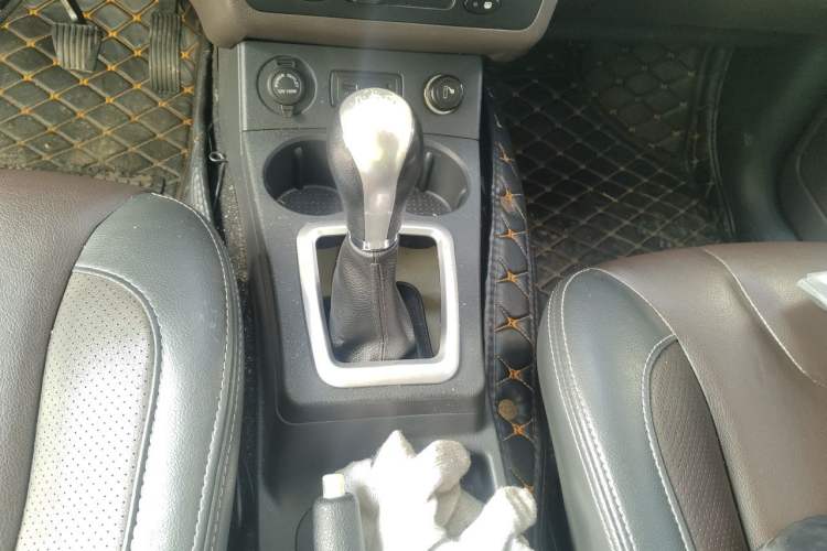 Used Dongfeng Fengon 330 2019 1.5L 330S Manual Comfort Version China VI Standard Gear Lever