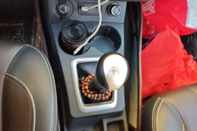 Used Dongfeng Fengon 330 2019 1.5L 330S Manual Comfort Version China VI Standard Gear Lever