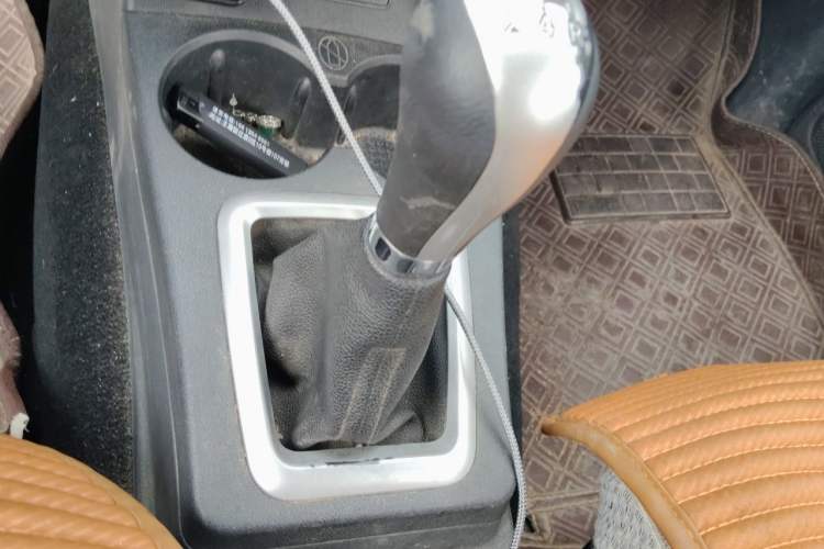 Used Dongfeng Fengon 330 2019 1.5L 330S Manual Luxury Edition China VI Standard Gear Lever