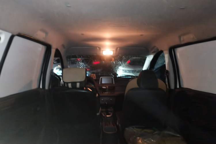 Used Dongfeng Fengon 330 2019 1.5L 330S Manual Luxury Van China VI Standard Headliner