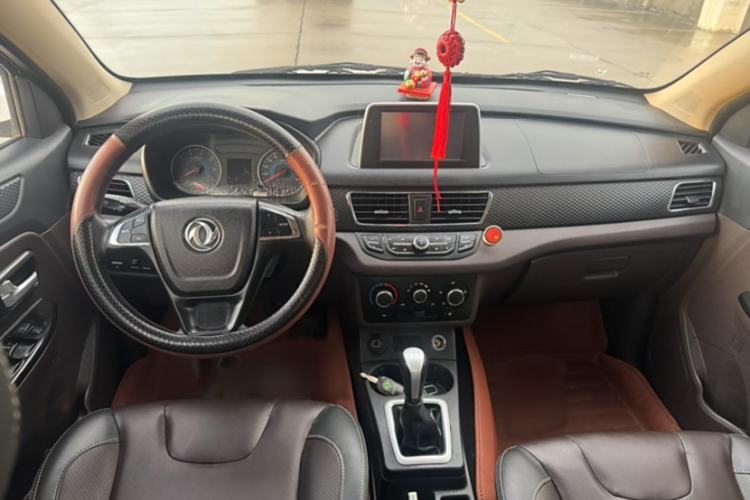 Used Dongfeng Fengon 330 2019 1.5L 330S Manual Comfort Version China VI Standard Interior 1