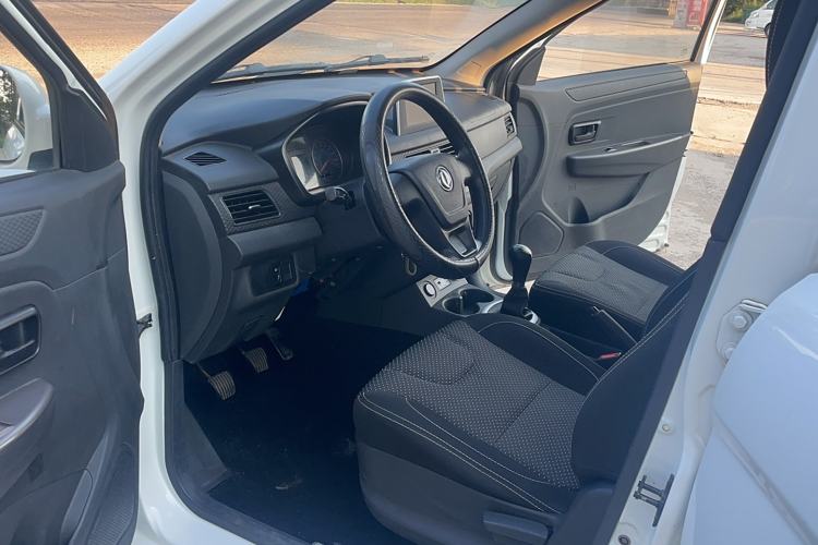 Used Dongfeng Fengon 330 2019 1.5L 330S Manual Luxury Van China VI Standard Interior 1