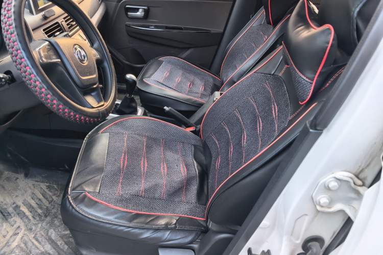 Used Dongfeng Fengon 330 2019 1.5L 330S Manual Comfort Version China VI Standard Interior 1