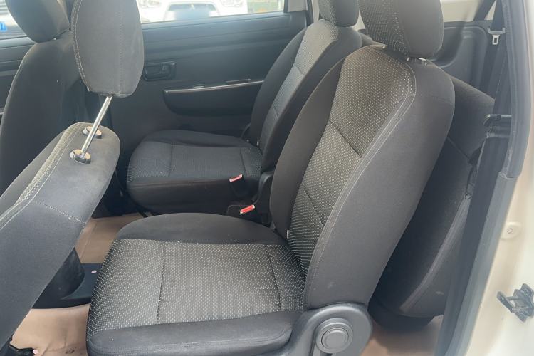 Used Dongfeng Fengon 330 2019 1.5L Manual Practical II China VI Interior 1