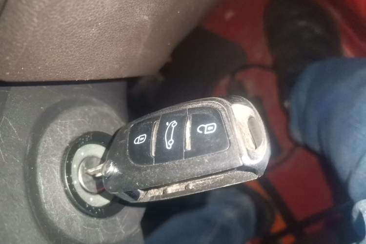 Used Dongfeng Fengon 330 2019 1.5L 330S Manual Comfort Version China VI Standard Interior 1