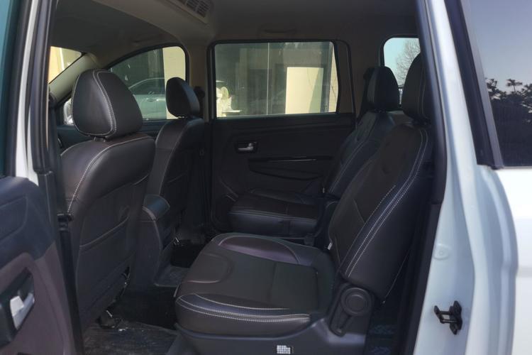 Used Dongfeng Fengon 330 2019 1.5L 330S Manual Comfort Version China VI Standard Interior 1