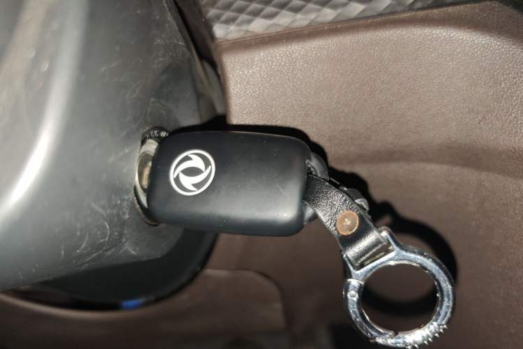 Used Dongfeng Fengon 330 2019 1.5L 330S Manual Comfort Version China VI Standard Interior 1