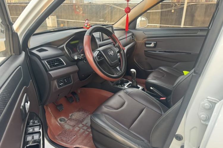 Used Dongfeng Fengon 330 2019 1.5L 330S Manual Comfort Version China VI Standard Interior 2