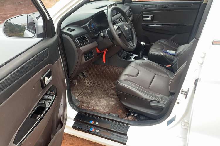 Used Dongfeng Fengon 330 2019 1.5L 330S Manual Comfort Version China VI Standard Interior 2