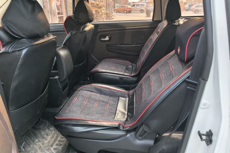 Used Dongfeng Fengon 330 2019 1.5L 330S Manual Comfort Version China VI Standard Interior 2